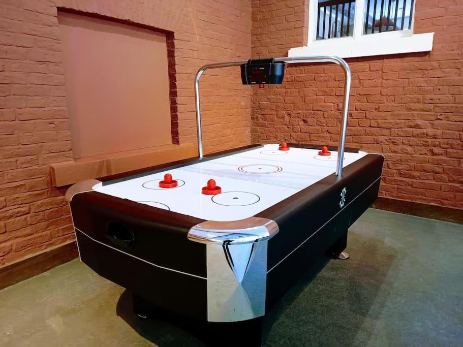 The West Wing At Eriviat Hall Hot Tub Henllan  Exterior foto